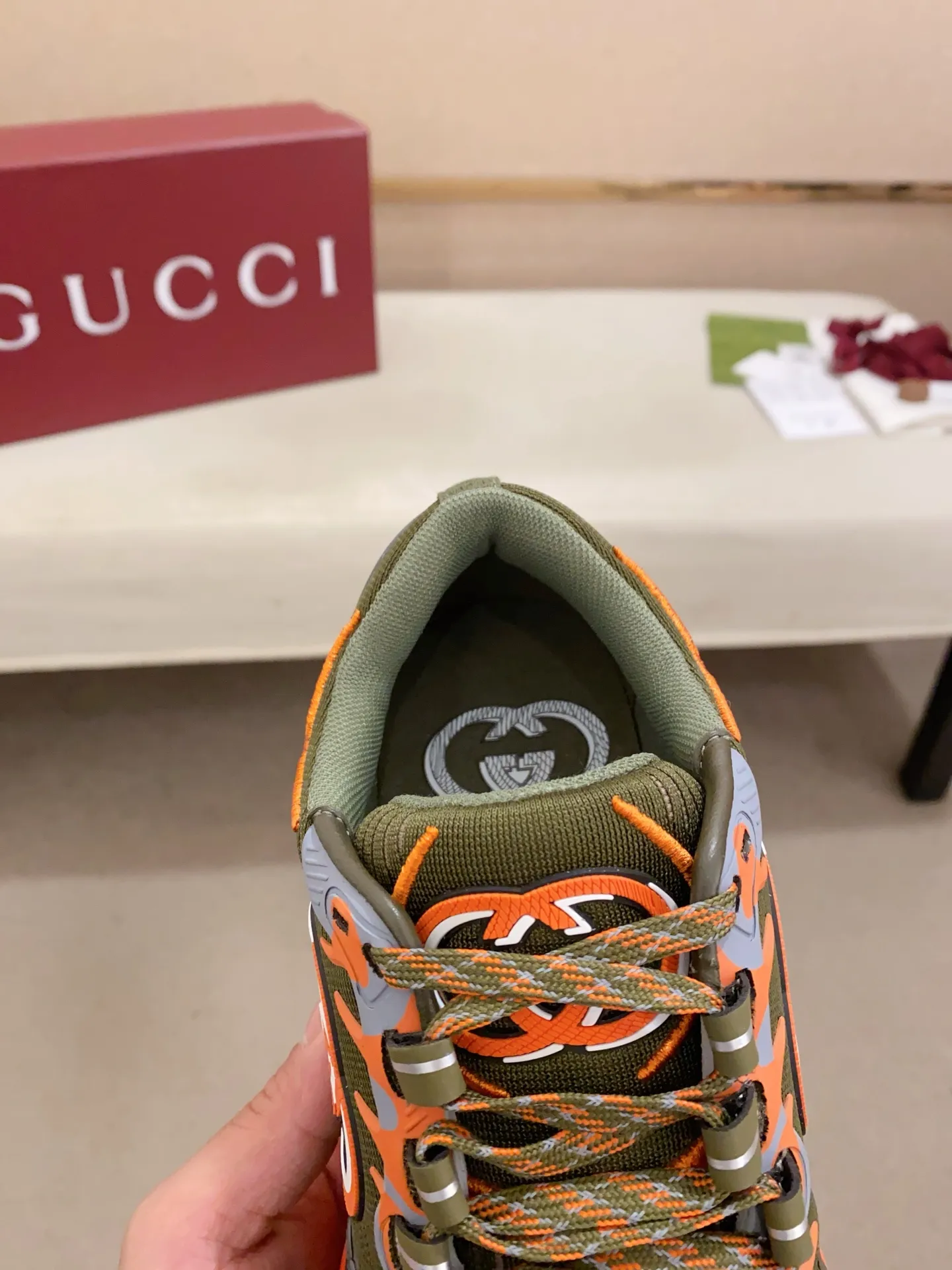 Men's shoes💰: 840💰High version of Gucci series couple's thick-soled sneakers! Gucci Gucci wave shoes Gucci's new designer has brought a new design, with a more comfortable foot feel and a new wave design. GUCCI's new Ripple wave shoes have an upper made of soft nappa leather and mesh. The foamed TPU midsole provides excellent comfort and feels like falling into the clouds. This new sports shoe adopts a thick-soled design, with a stitched leather upper and mesh, showing a full sense of technology. The two major brand logo details, the 3D-effect interlocking Double G leather patch and the Gucci letter metal hardware, inject a dazzling texture into the overall design. These shoes are crafted from silver metallic leather. Silver metallic leather, leather piping mesh details, Gucci lettering metal hardware, interlocking double G patch, lightweight rubber sole, top stitching and comes with a pair of shoelaces. Size: Women's 35-40 (can be customized to 34.41).        Male 39-44 (38.45 can be customized).